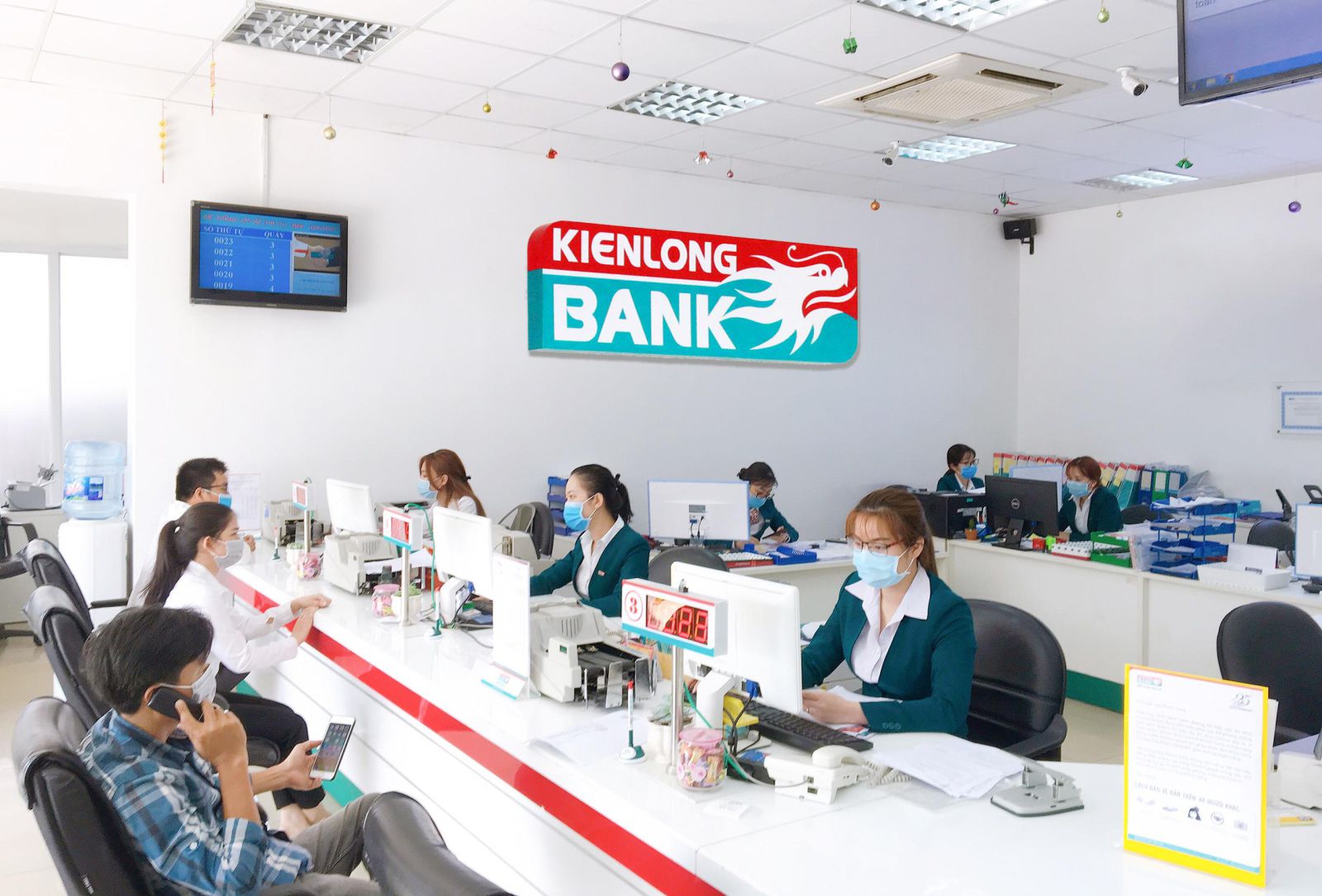 Thị trường chứng khoán: Dòng tiền có xu hướng bình ổn